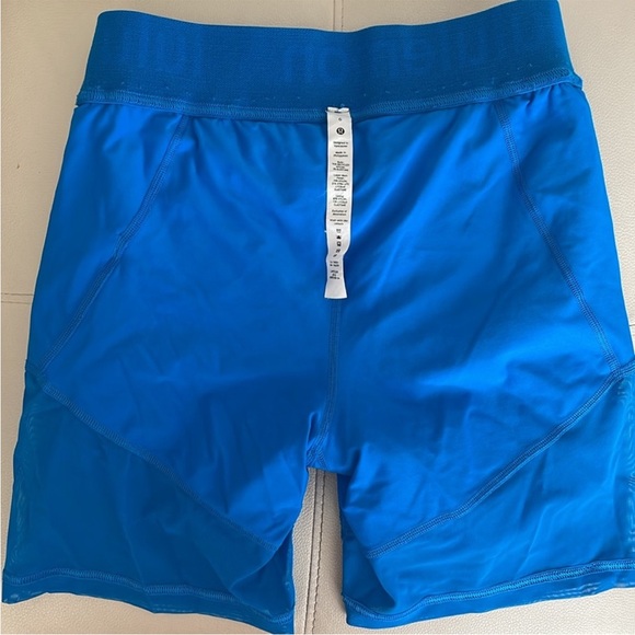 Lululemon Logo Waistband High-Rise Training Short - size 6 - Picture 11 of 13